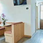 2000 Hotel