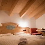 2000 Hotel