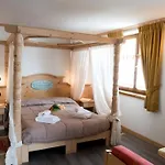 2000 Hotel